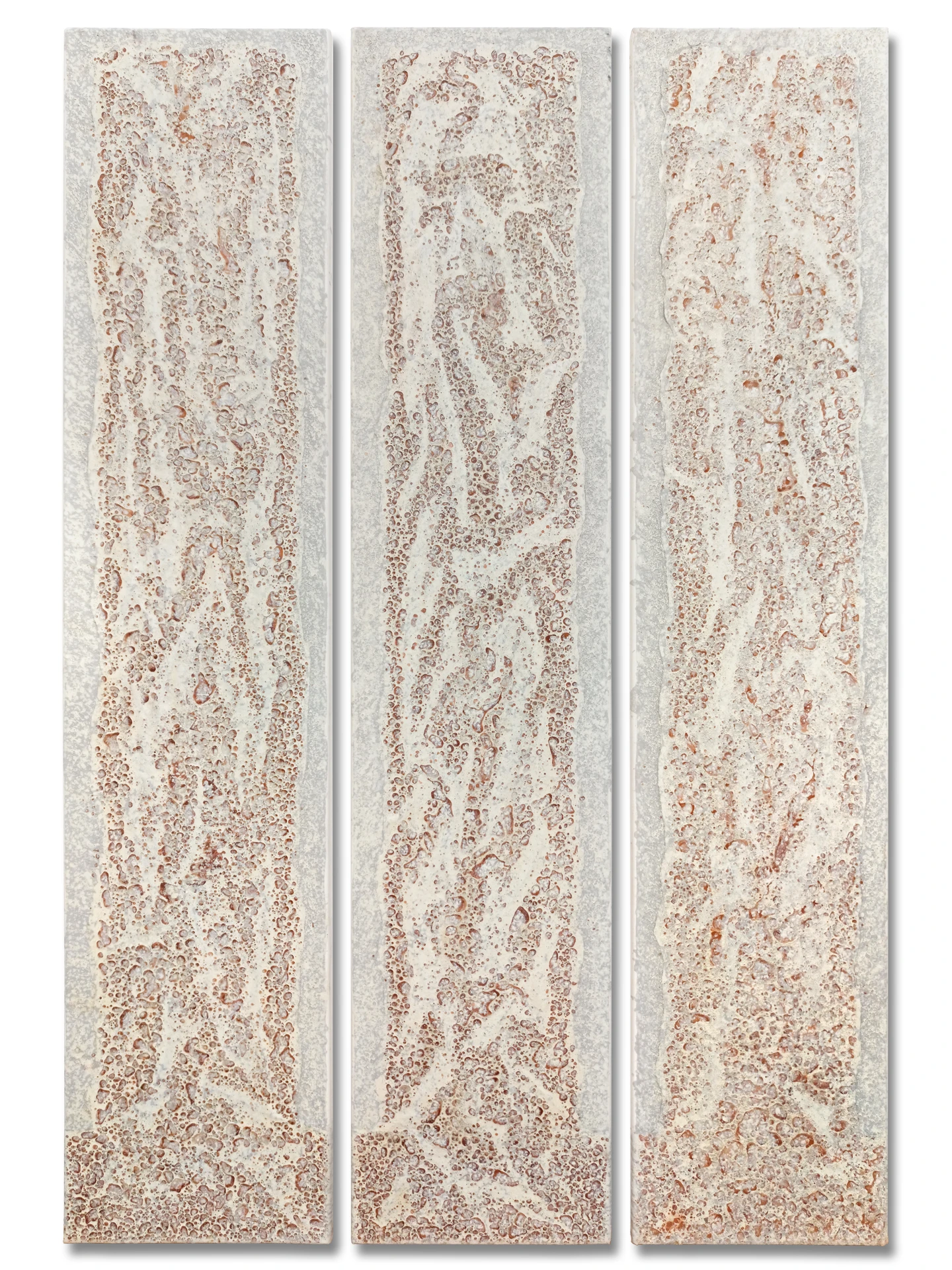 Piel caliza en tríptico frontal